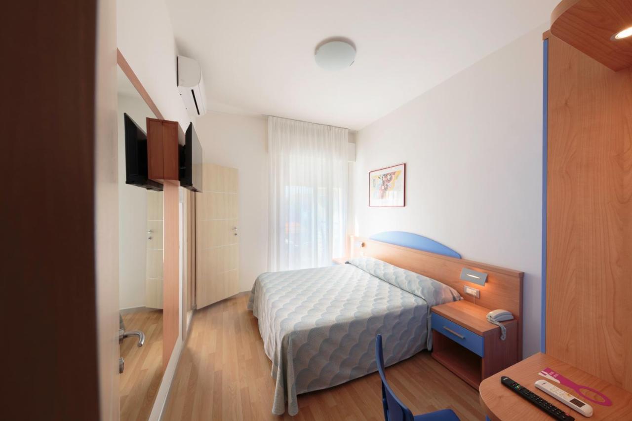 Hotel Riviera Каорле Экстерьер фото