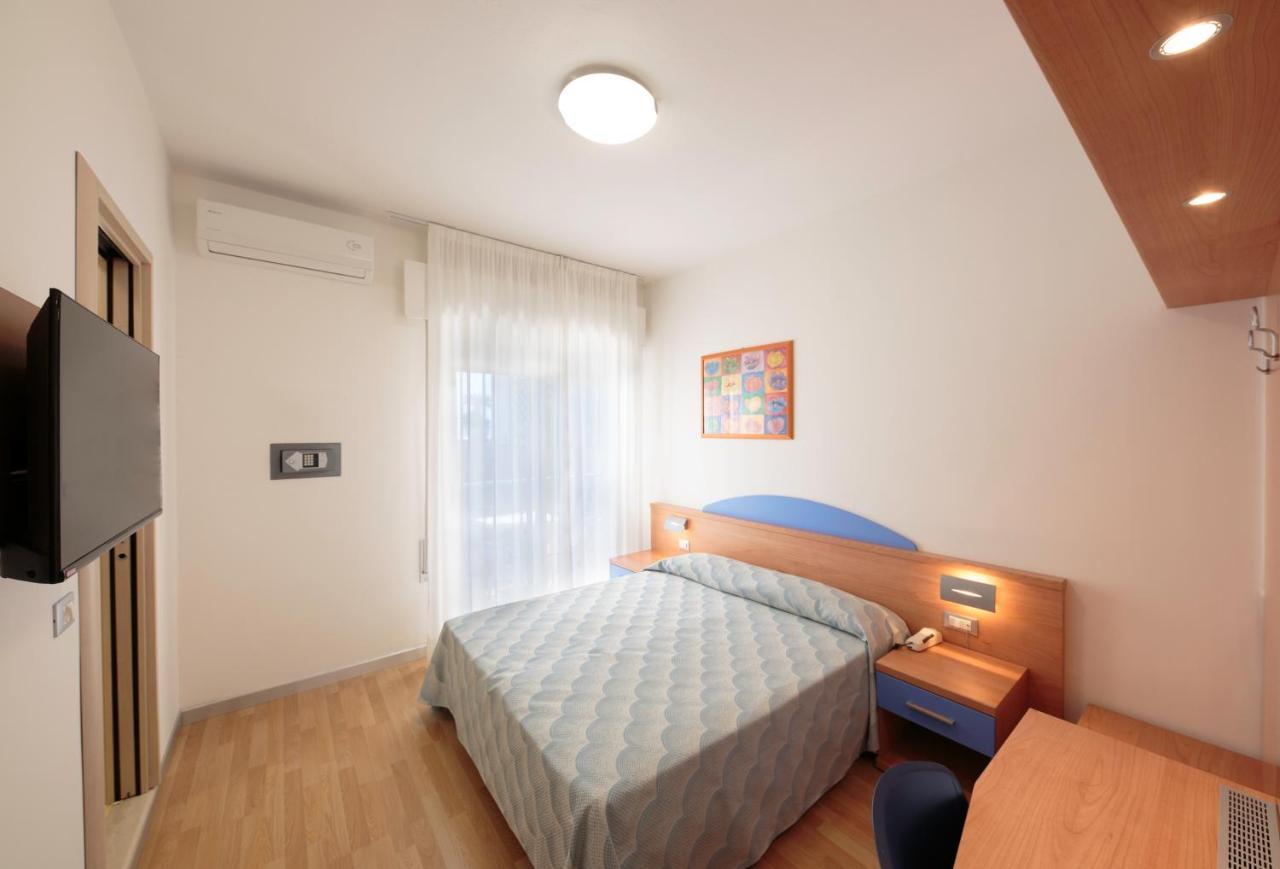 Hotel Riviera Каорле Экстерьер фото