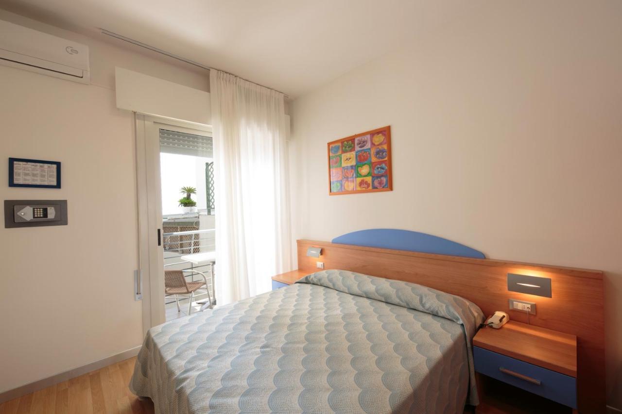 Hotel Riviera Каорле Экстерьер фото