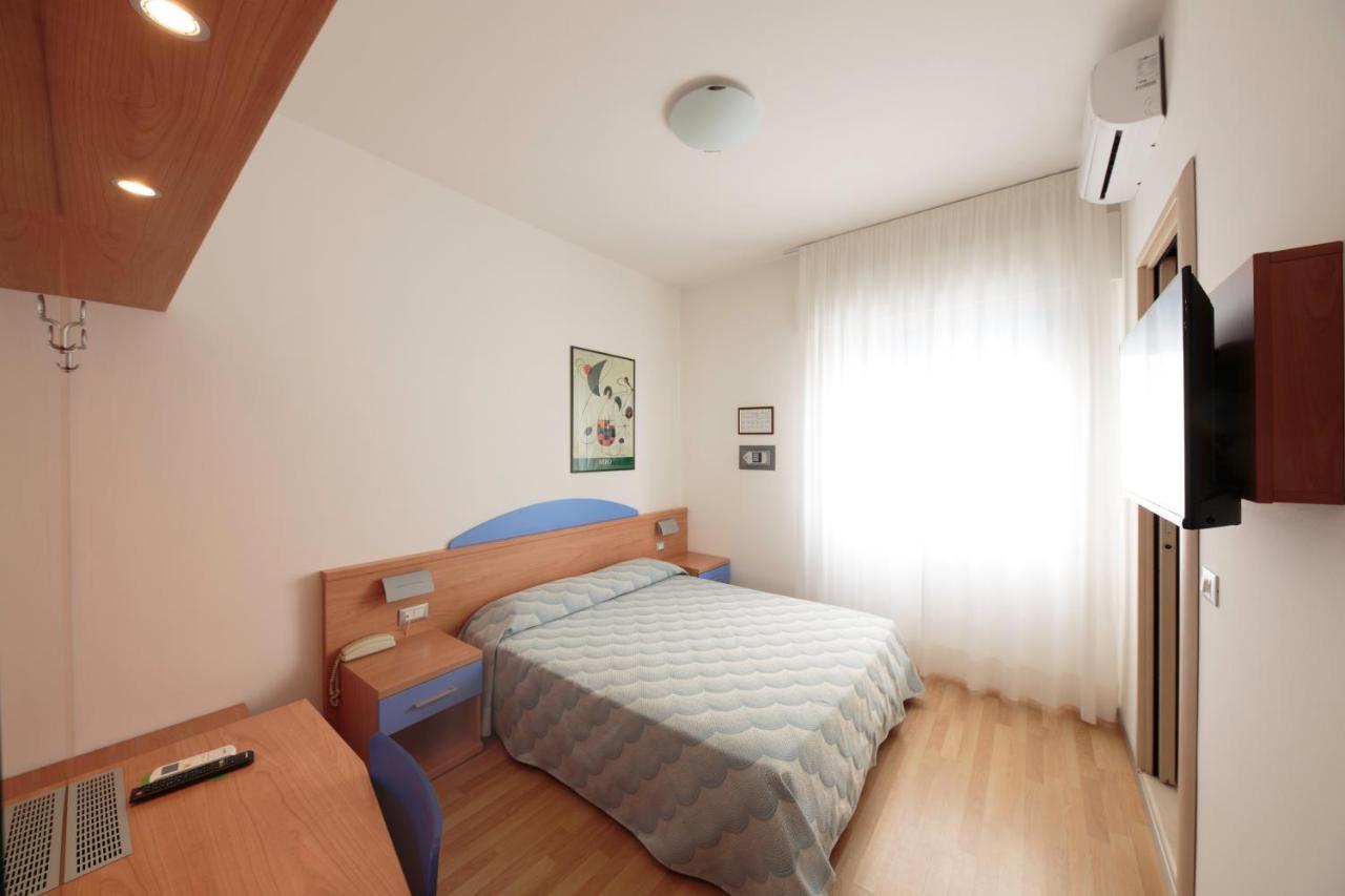Hotel Riviera Каорле Экстерьер фото
