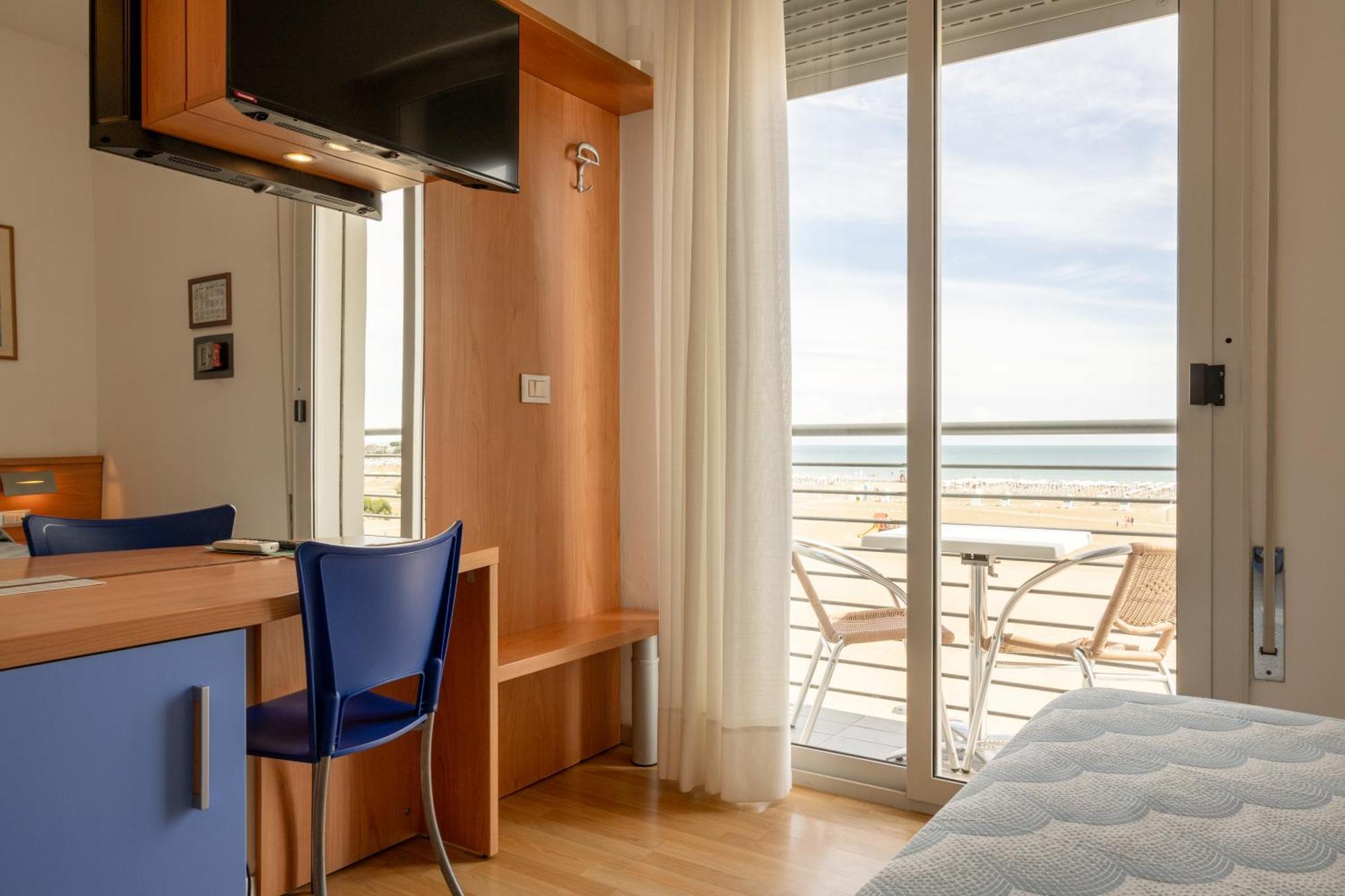 Hotel Riviera Каорле Экстерьер фото