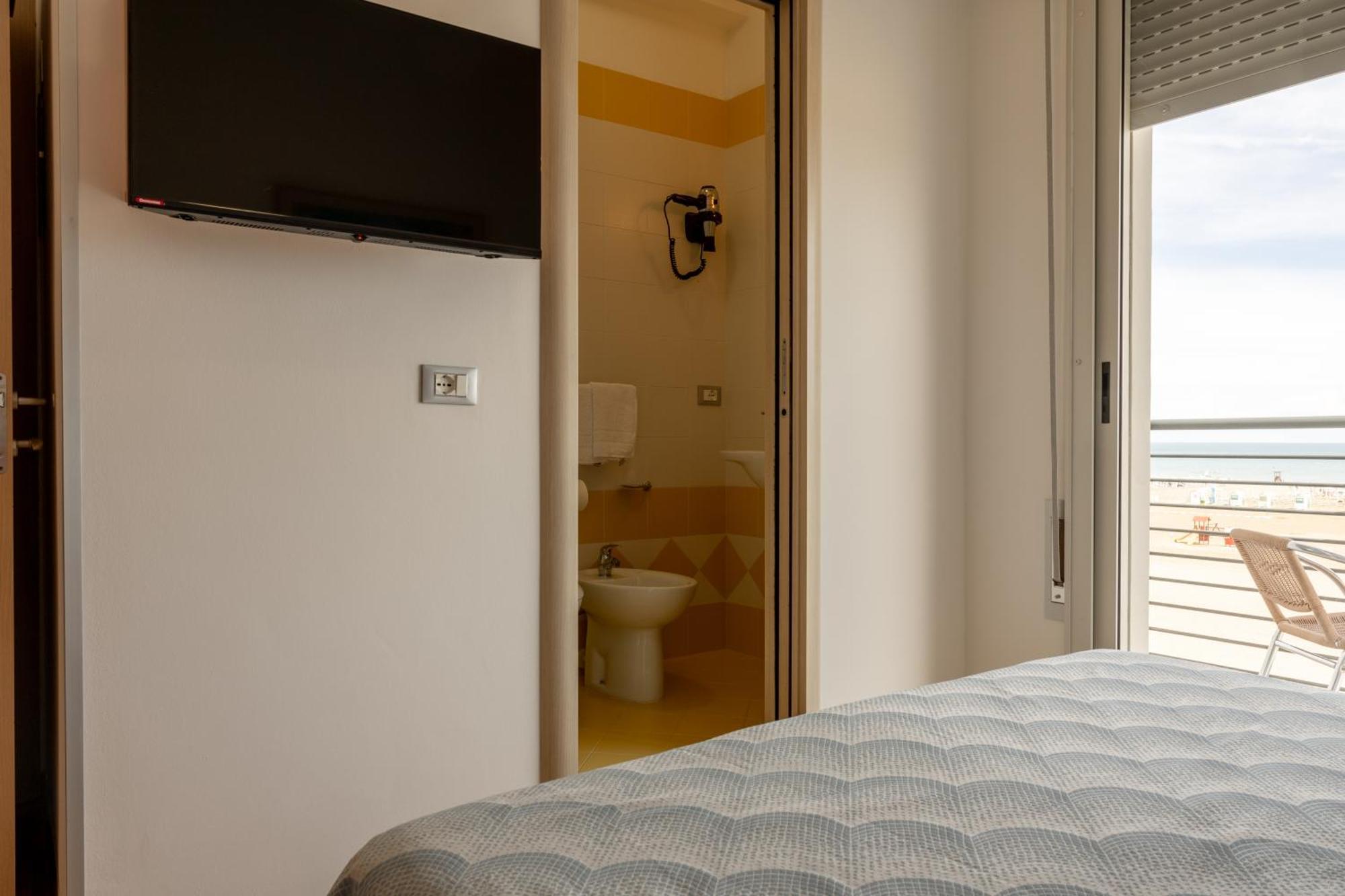 Hotel Riviera Каорле Экстерьер фото