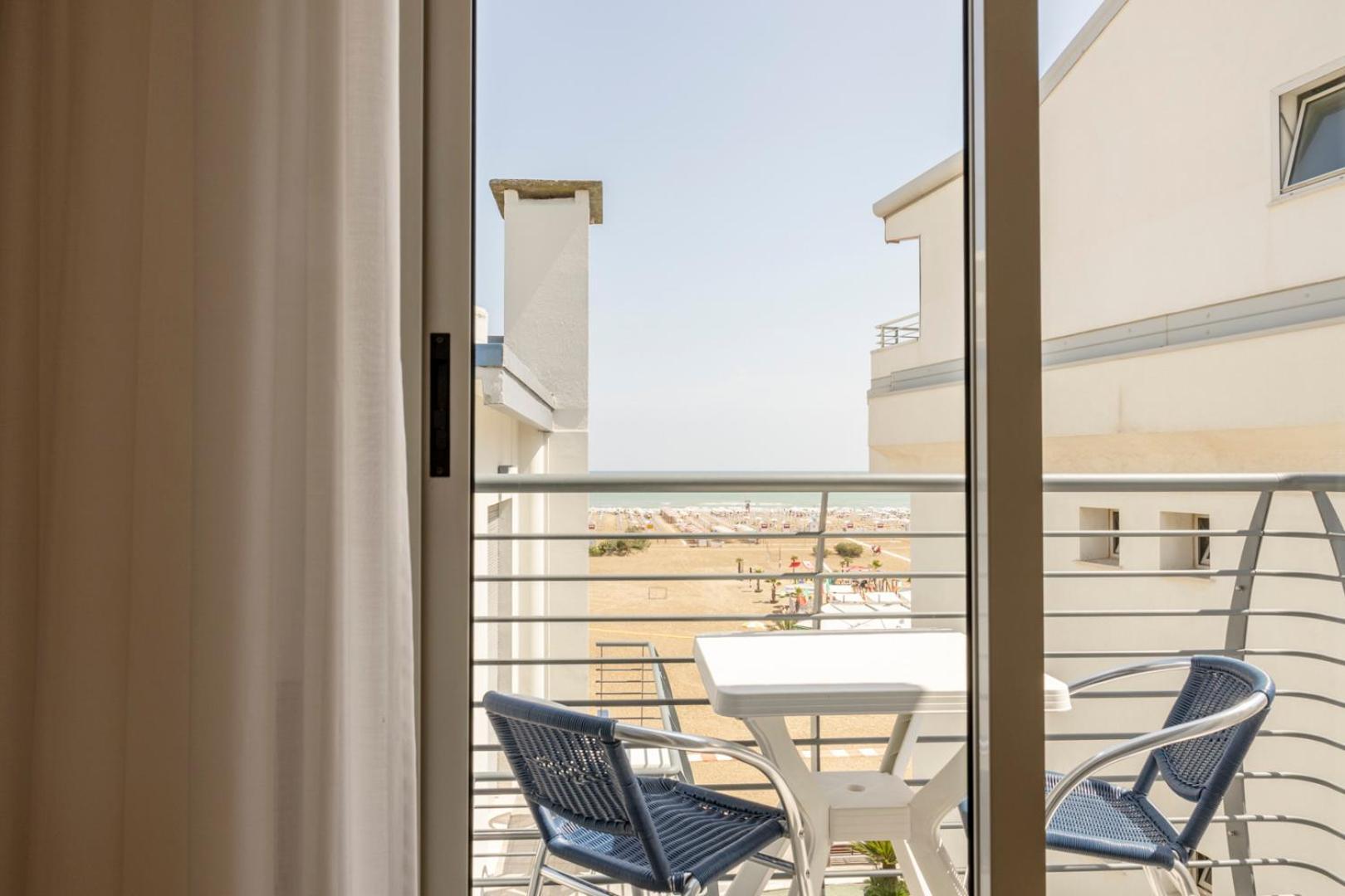 Hotel Riviera Каорле Экстерьер фото